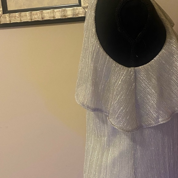 - - White House Black Market Gold Shimmering Blouse Perfect Holiday Top - Picture 5 of 6